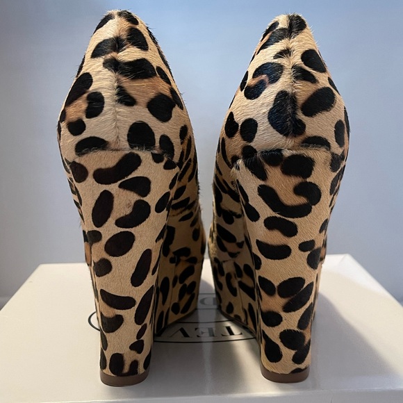 Steve Madden Leopard Print Platform Wedges Size 7.5 - Picture 3 of 5